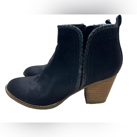 DV by Dolce Vita Shoes - DV8 by Dolce Vita - Black suede boots - size 6.5m